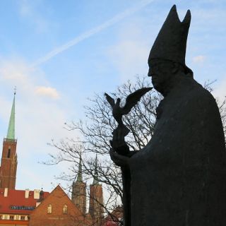 Cardinal Bolesław Kominek statue