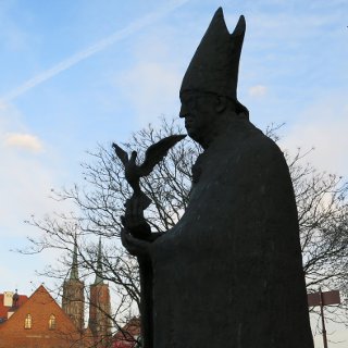 Cardinal Bolesław Kominek statue