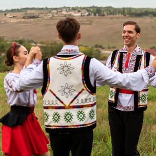 Zdjęcie wydarzenia Bałkańskie tańce w kręgu [warsztaty]