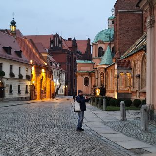 Zdjęcie wydarzenia „Podążaj za latarnikiem” – spacer po Wrocławiu