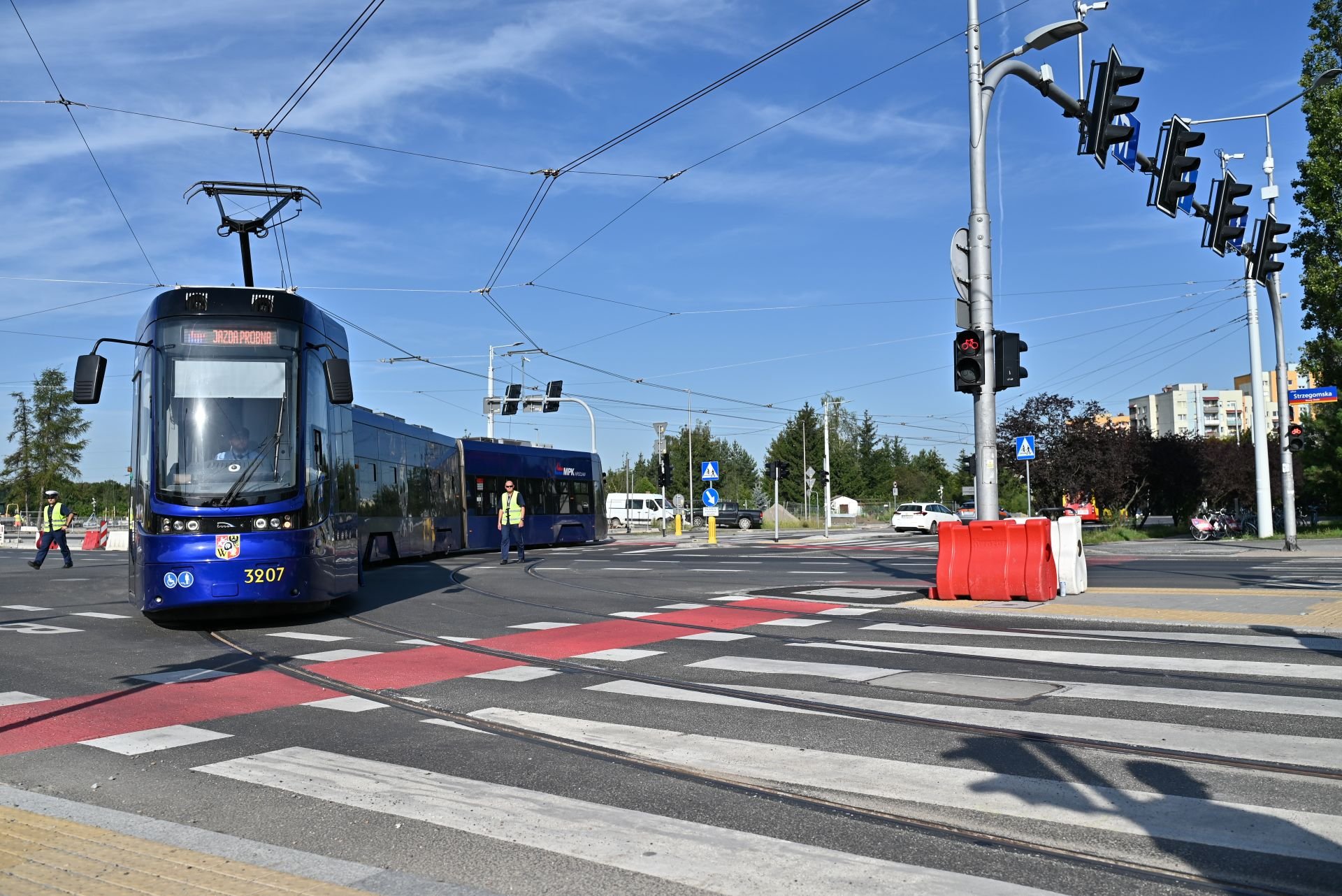 Powiększ obraz: Pesa 2010NW testuje torowisko na Nowy Dwór (zdjęcie archiwalne z sierpnia 2023)
