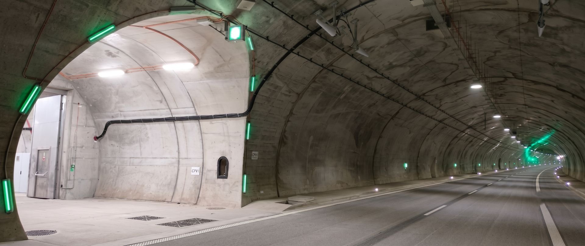 Powiększ obraz: Tunel na drodze S3