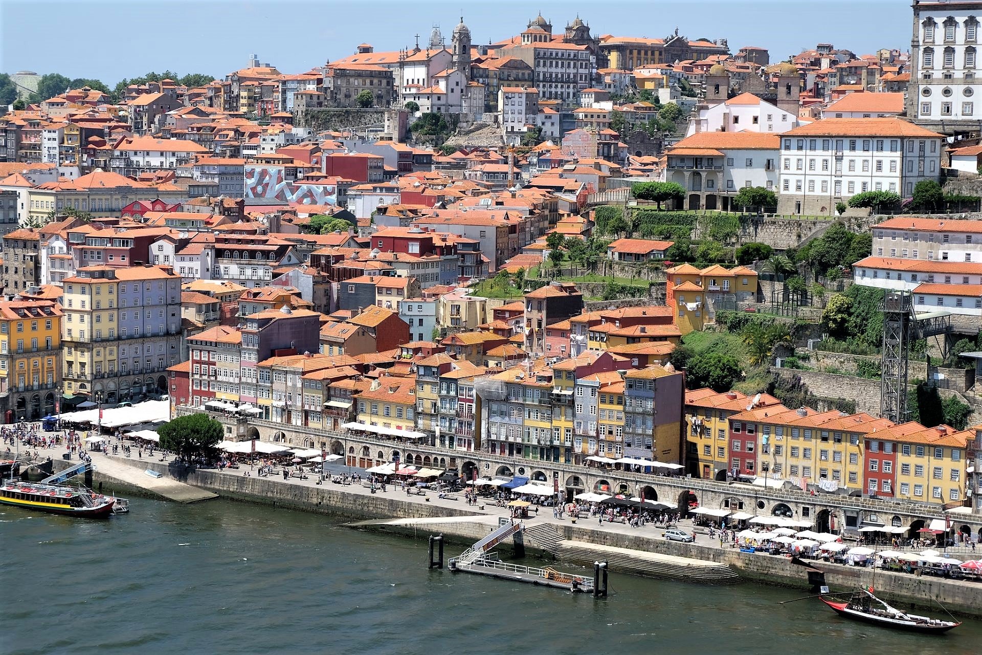Powiększ obraz: Widok na Porto, piękne portugalskie miasto.