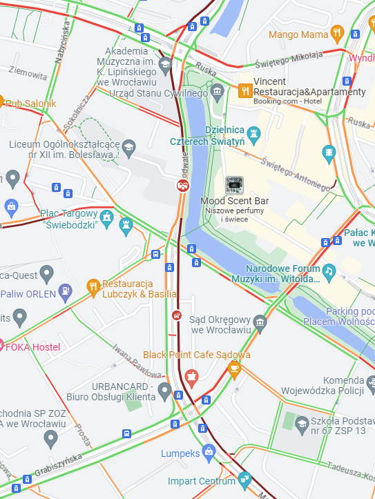 Powiększ obraz: Zakorkowane Podwale po zderzeniu tramwajów.