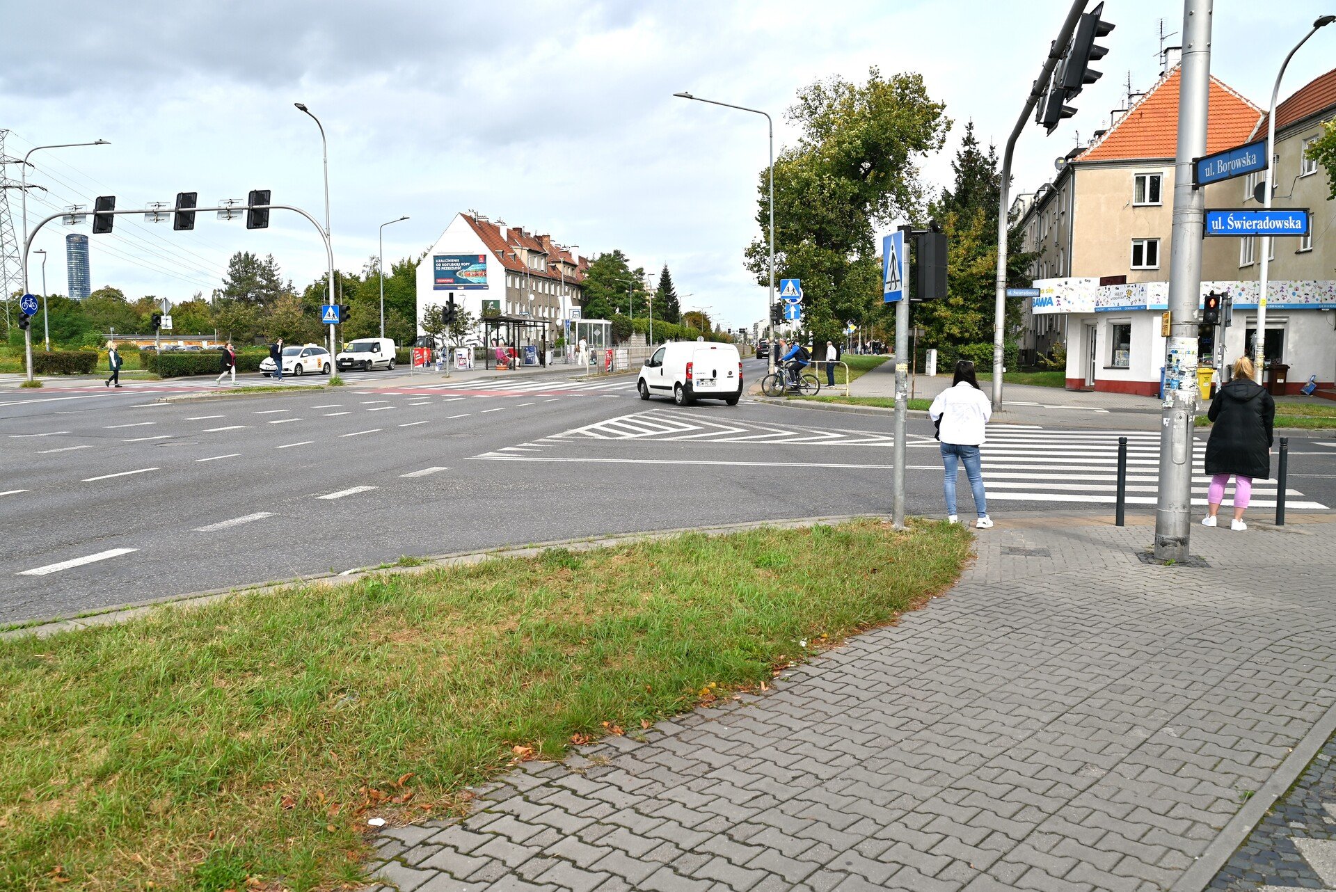 Skrzyzowanie ulicy Borowskiej ze Świeradowską.