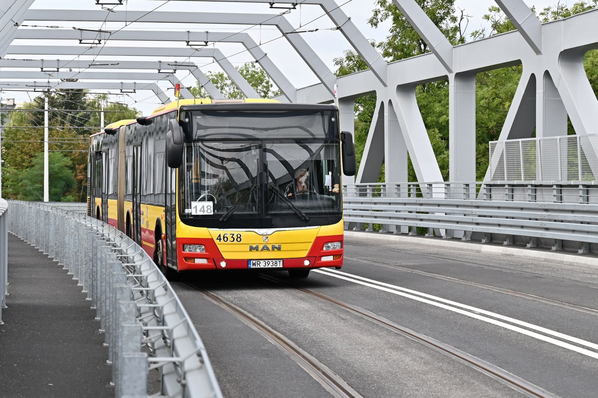 Powiększ obraz: <p>Autobus MAN Lion's City firmy Michalczewski, która jest podwykonawca wrocławskiego MPK</p>