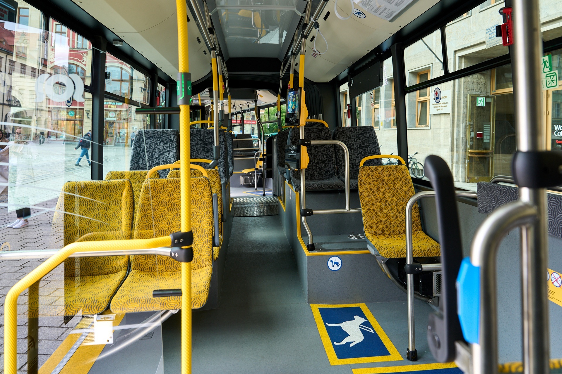 Powiększ obraz: Autobus SOR NS 18 zadebiutował we Wrocławiu