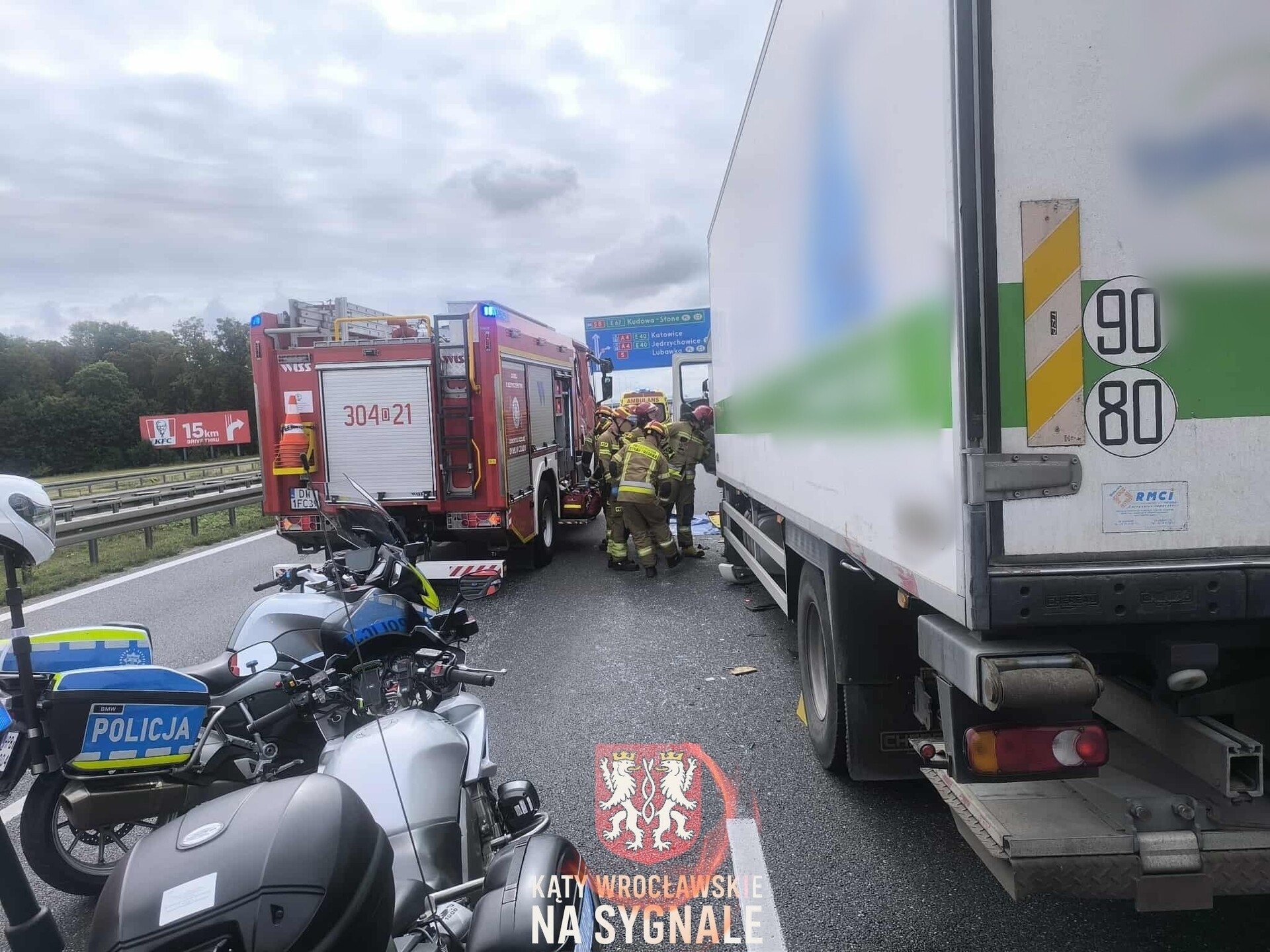 Zderzenie dwóch ciężarówek na AOW