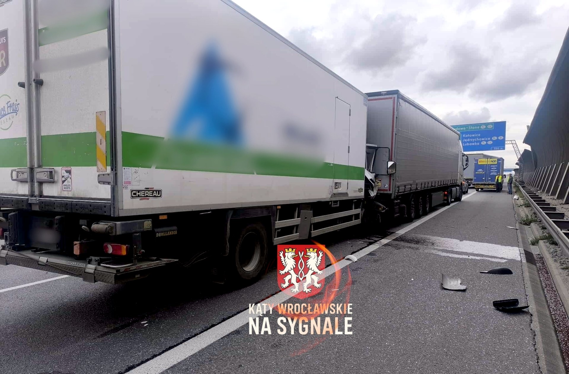 Zderzenie dwóch ciężarówek na AOW