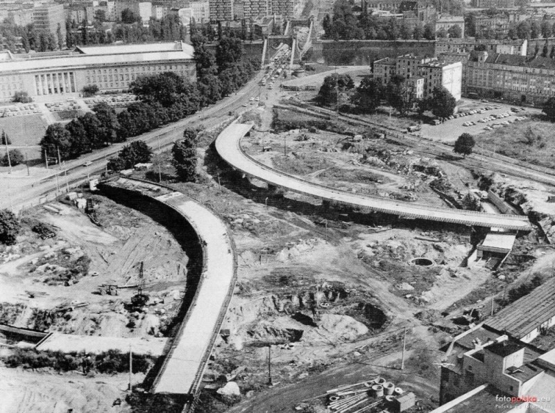 Powiększ obraz: Budowa estakad - Plac Społeczny, lata 80.