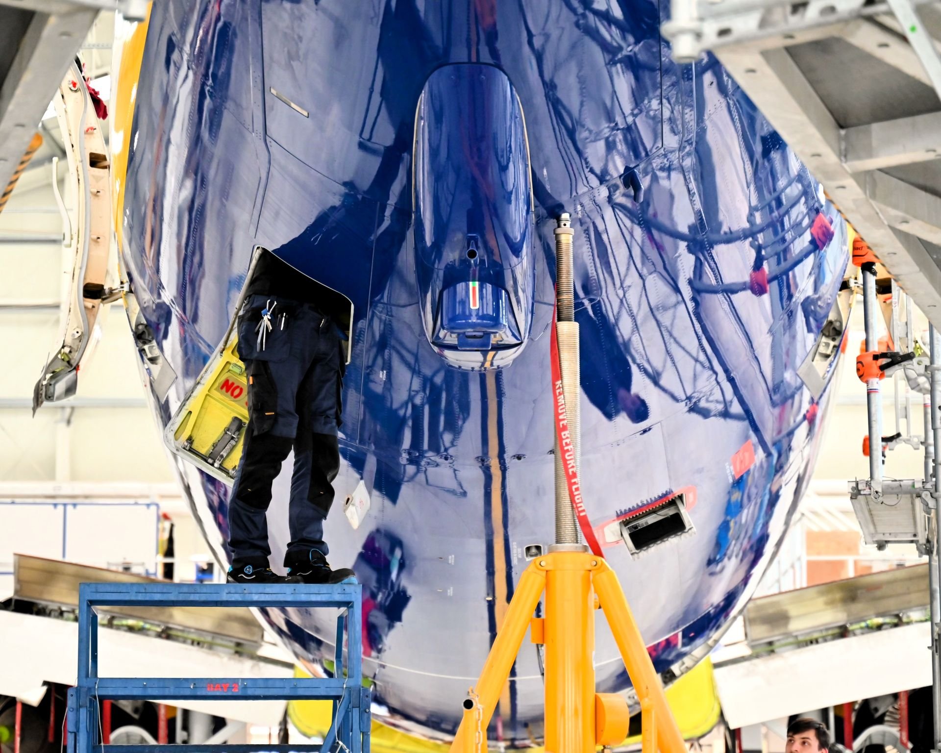 Powiększ obraz: Samolot Ryanaira podczas serwisowania w Wroclaw Aircraft Maintenance Services