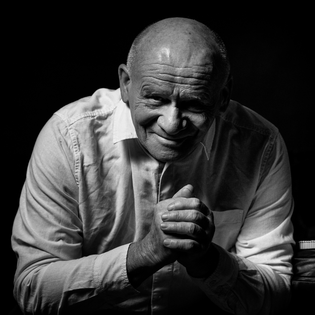 <p>Laureat międzynarodowych konkurs&oacute;w jazzowych: Kalisz, San Sebastian, Monaco &ndash; Grand Prix.&nbsp;</p> <p>Absolwent Akademii Muzycznej we Wrocławiu (jak r&oacute;wnież Pol.Wr.).&nbsp;Obecnie członek PSJ Wrocław&nbsp;</p> <p>Tw&oacute;rczość koncertowa jako leader r&oacute;żnych zespoł&oacute;w. Aktywność integrująca wrocławskie środowisko jazzowe w ramach Polskiego Stowarzyszenia Jazzowego Wrocław.&nbsp;</p> <p><strong>Rekomendacje:</strong></p> <ul class="wp-block-list"> <li>Zbigniew Lewandowski</li> </ul>