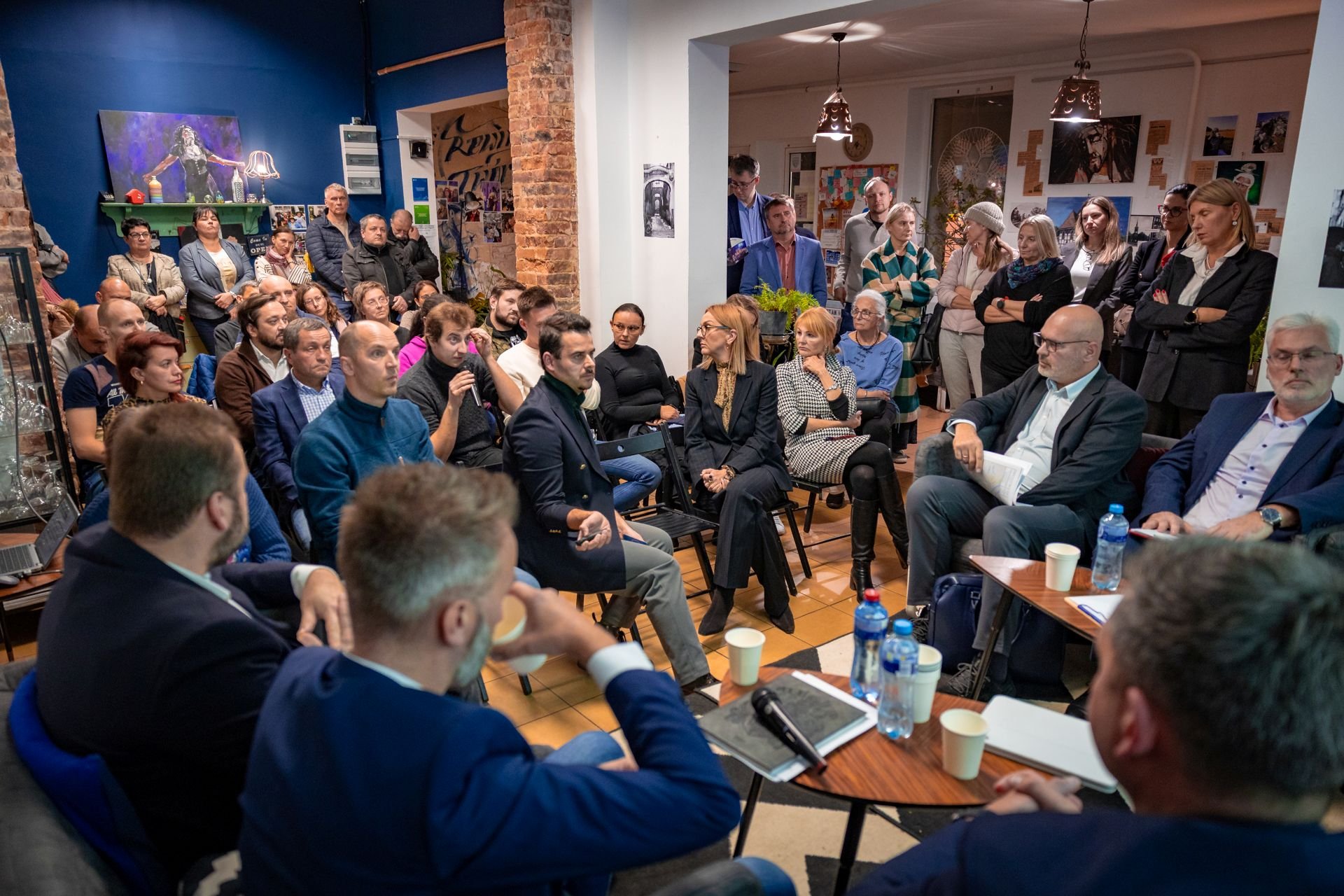 Powiększ obraz: Spotkanie mieszkańców z przedstawicielami magistratu w poniedziałek 8 grudnia w Centrum Aktywności Lokalnej przy Swojczyckiej 118