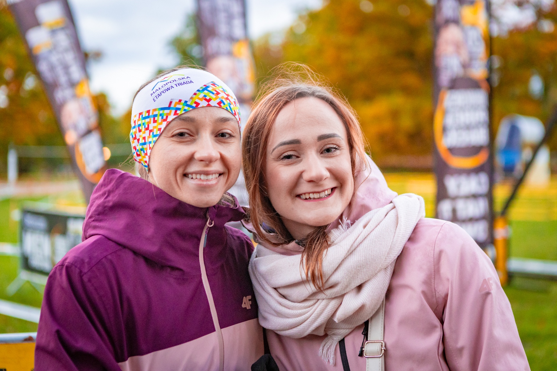 Powiększ obraz: Uczestnicy zawodów Runmageddon 2025 na terenie gminy Długołęka pod Wrocławiem.