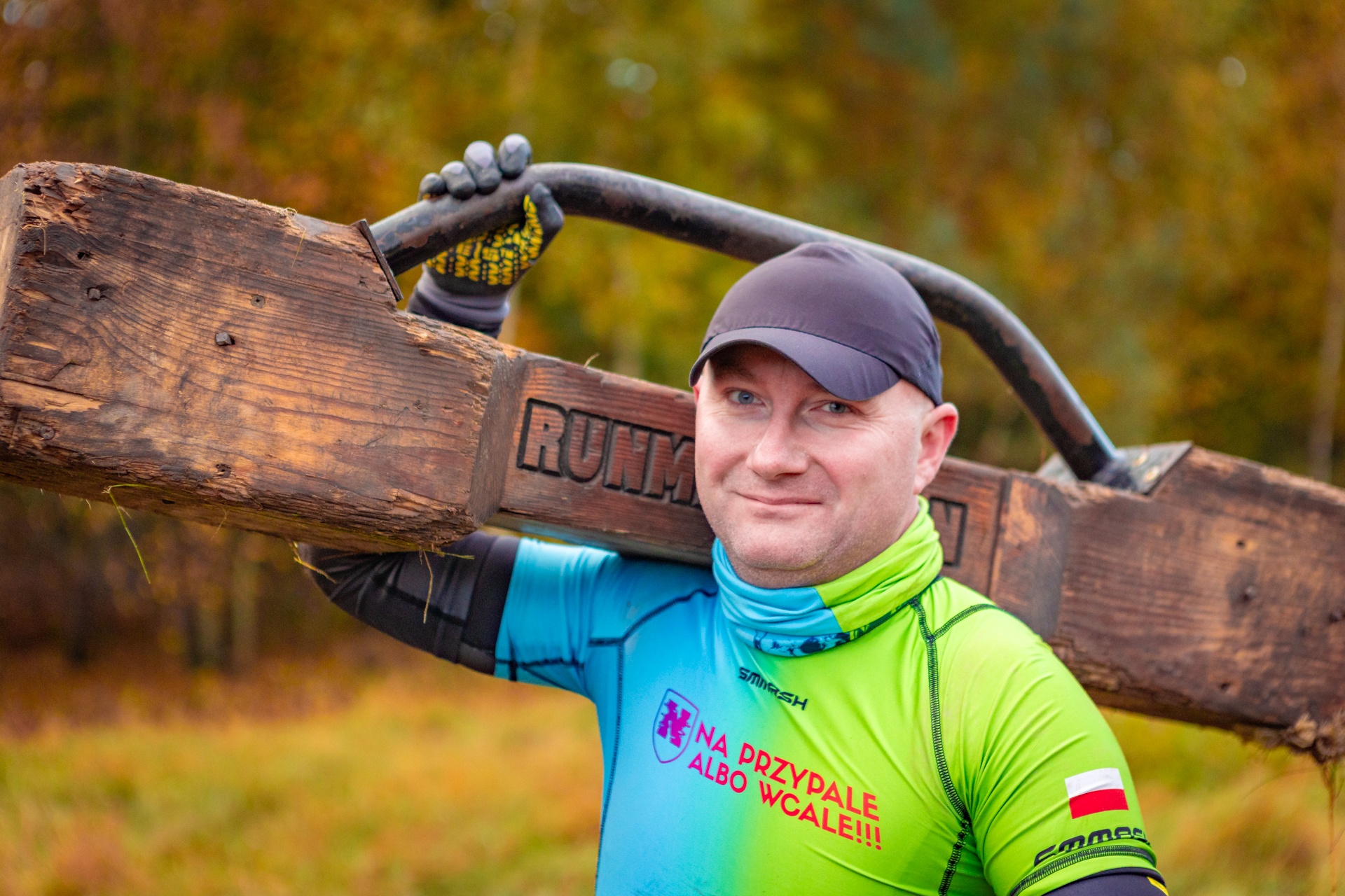 Powiększ obraz: Uczestnicy zawodów Runmageddon 2025 na terenie gminy Długołęka pod Wrocławiem.