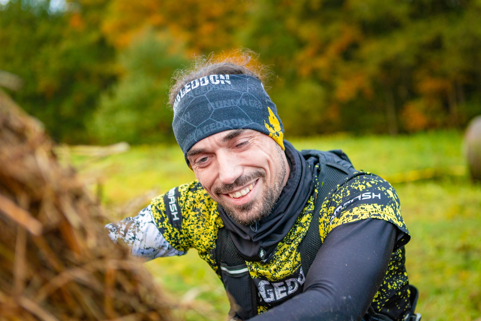 Powiększ obraz: Uczestnicy zawodów Runmageddon 2025 na terenie gminy Długołęka pod Wrocławiem.