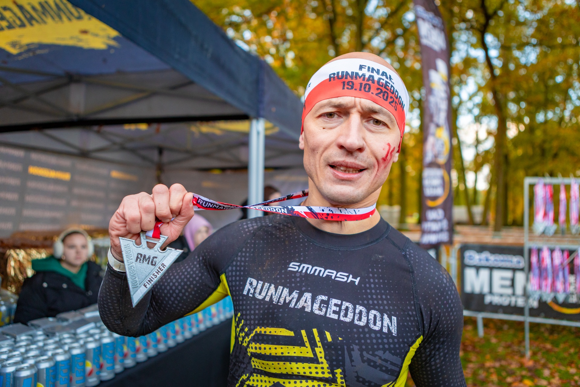 Powiększ obraz: Uczestnicy zawodów Runmageddon 2025 na terenie gminy Długołęka pod Wrocławiem.