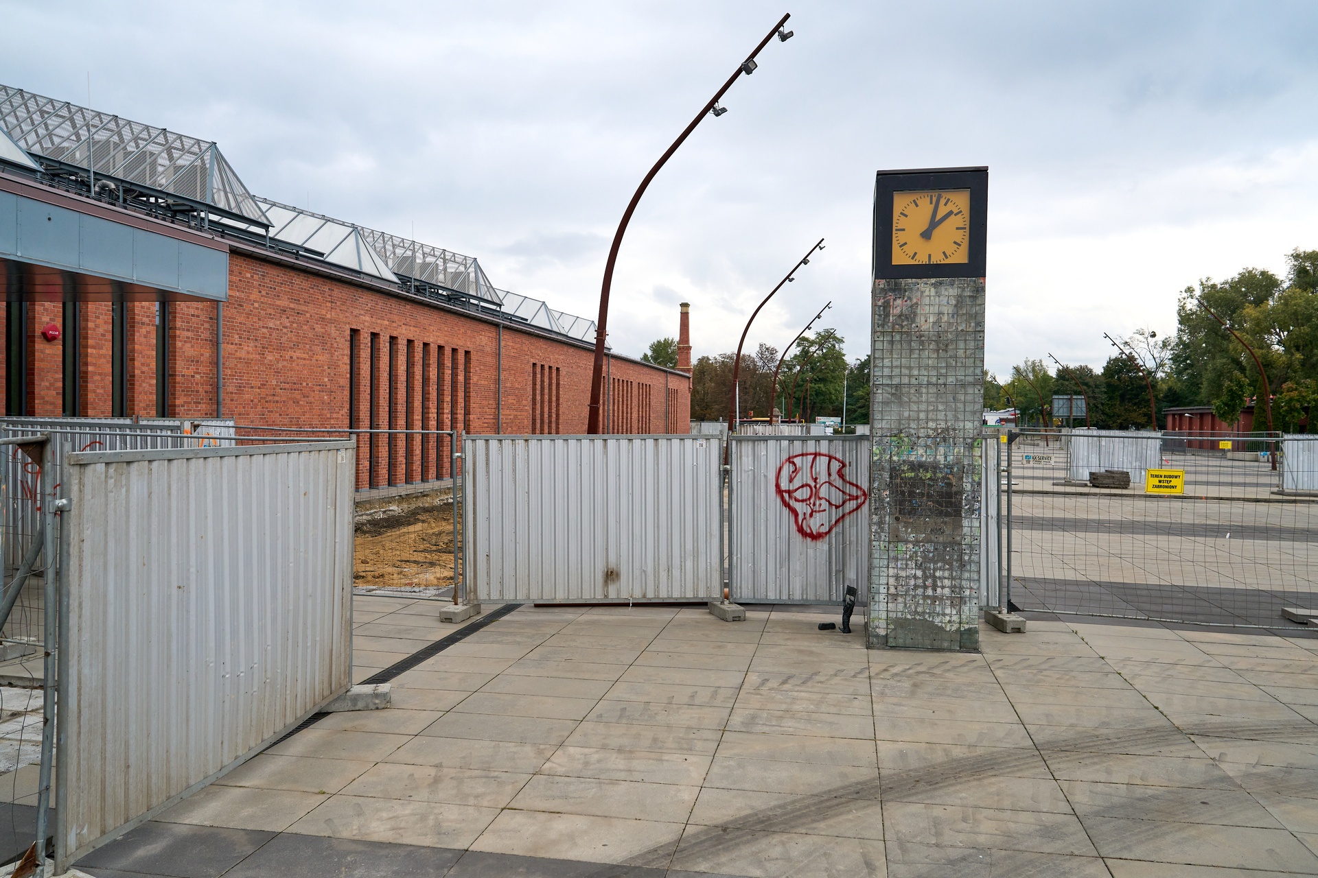 Przebudowa placu przy Centrum Historii Zajezdnia
