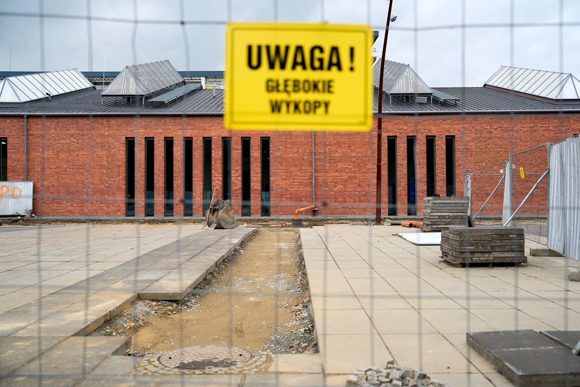 Przebudowa placu przy Centrum Historii Zajezdnia