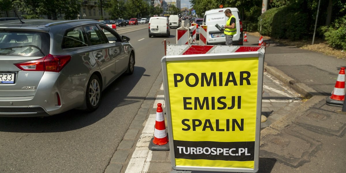 Badano m.in. jakość spalin samochodów przejeżdżających w okolicy Mostu Zwierzynieckiego