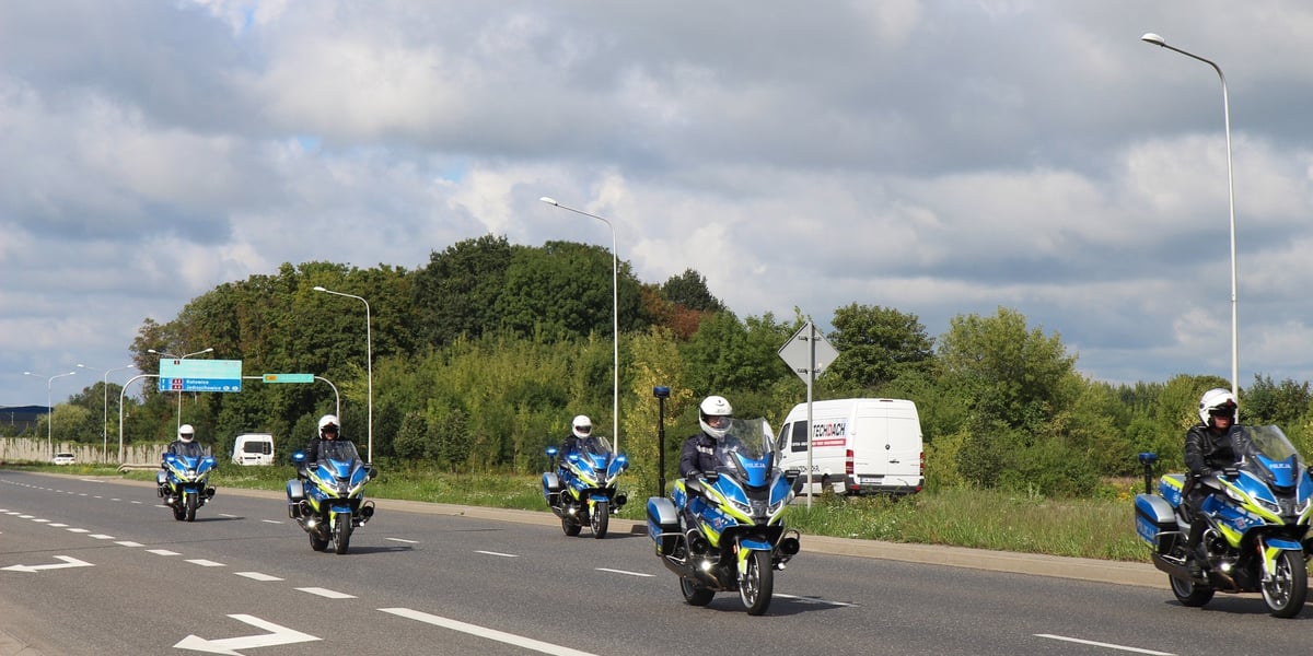 Dolnośląscy policjanci drogówki otrzymali motocykle BMW R1250 RT