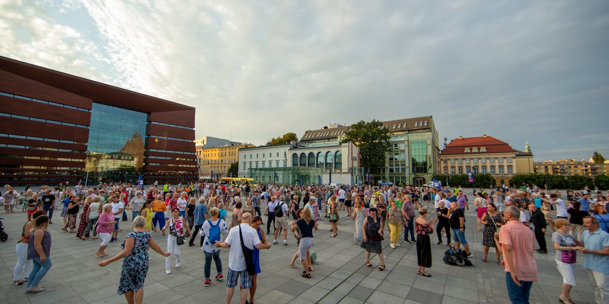 Na zdjęciu potańcówka na placu Wolności. Zobaczcie, jak bawiliście się latem!