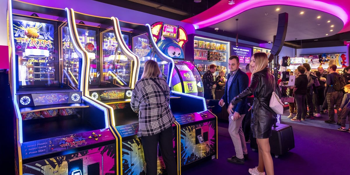 Na zdjęciu automaty w salonie gier Gamestate w galerii handlowej Wroclavia
