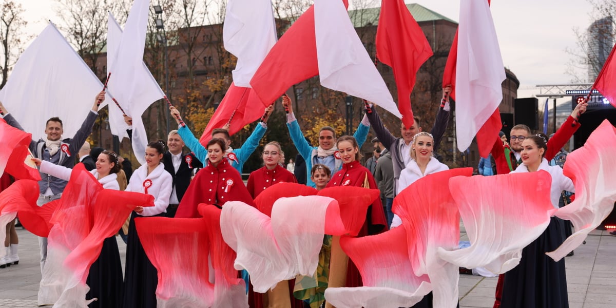 Radosna Parada Niepodległości 2022, na zdjęciu uczestnicy