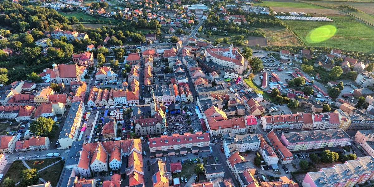 Na zdjęciu panorama miejska centrum Jawora