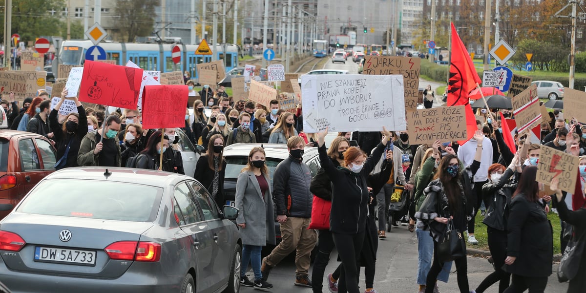 Na zdjęciu uczestniczki manifestacji ulicznej we Wrocławiu, zdjęcie ilustracyjne