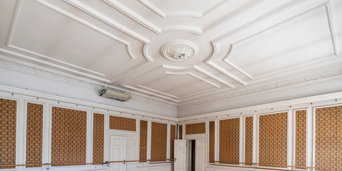 Zabytkowa kamienica, którą Teatr Muzyczny Capitol wystawił na sprzedaż 