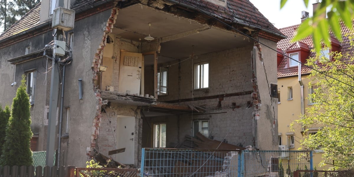 Budynek wielorodzinny bez frontowej ściany, ul. Murarska 45