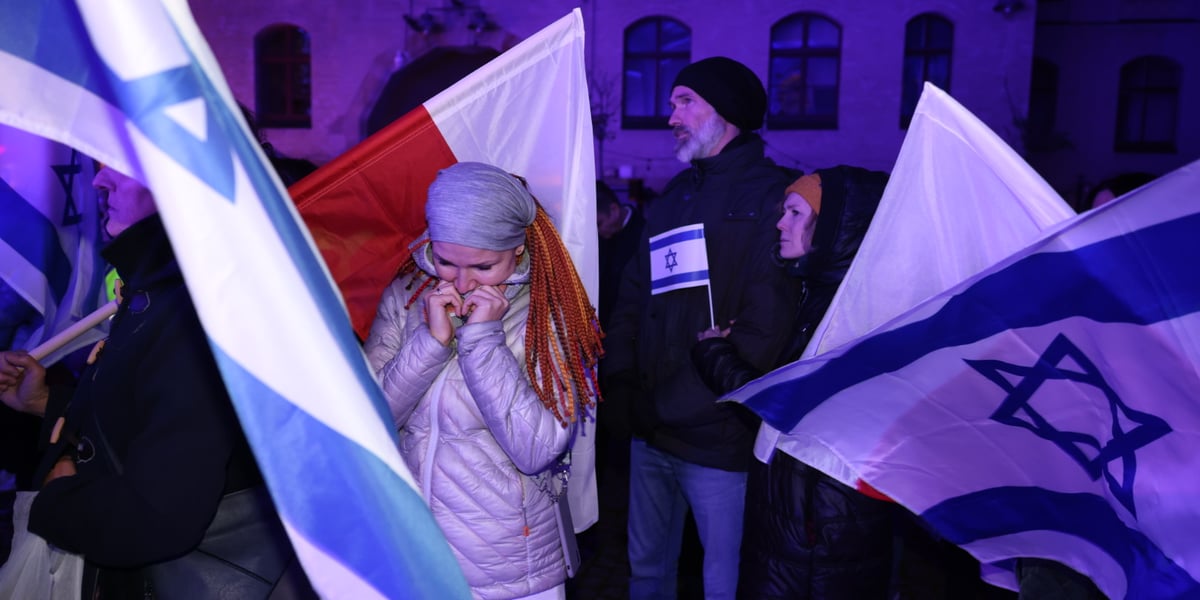 Kobiety i mężczyźni podczas marszu