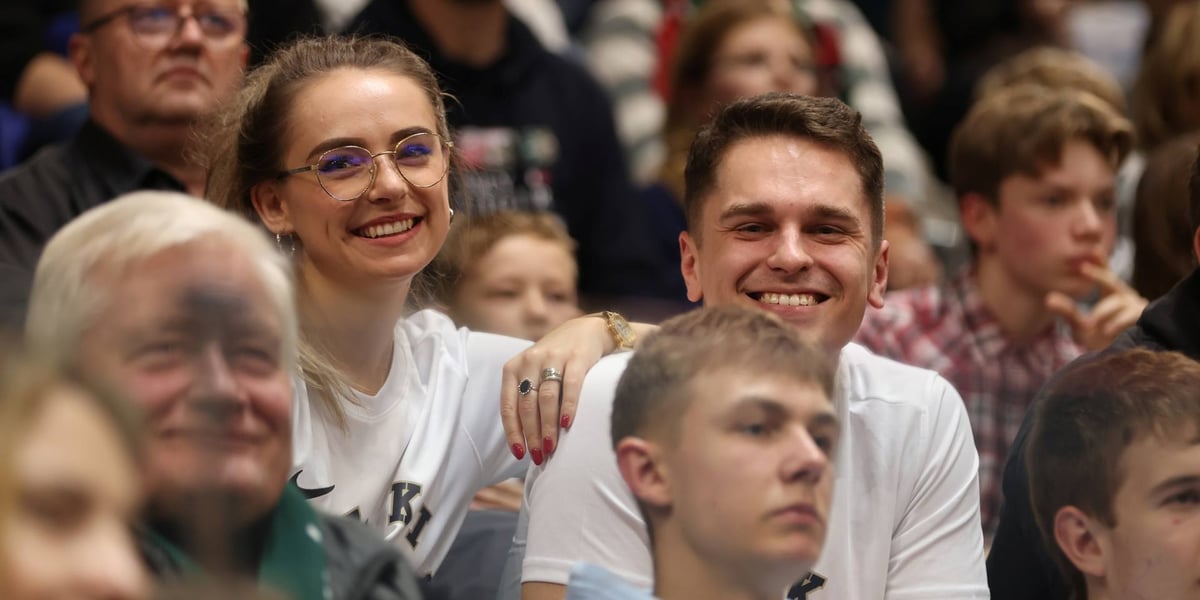 Kibice na meczu Śląska z Dzikami w hali Orbita, 11 listopada
