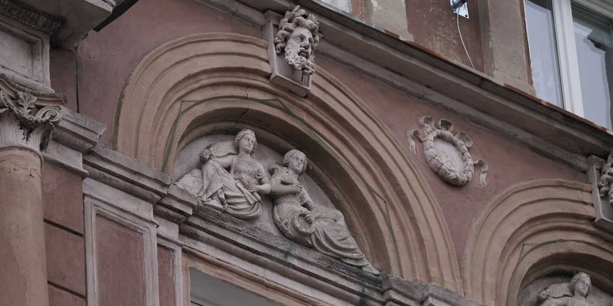 Detale architektoniczne jednej z kamienic na wrocławskim Nadodrzu