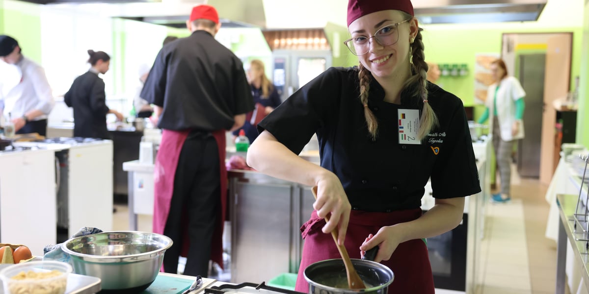 Jedna z uczestniczek międzynarodowego konkursu gastronomicznego we Wrocławiu - Horvath Alexa z Węgier