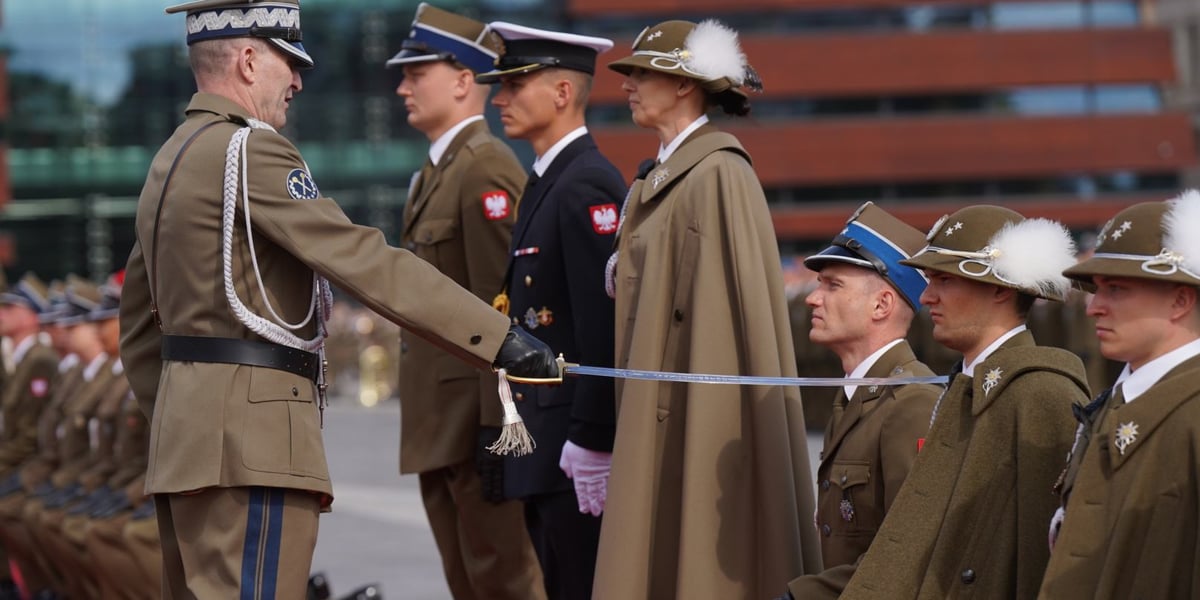 Promocja oficerska na placu Wolności we Wrocławiu
