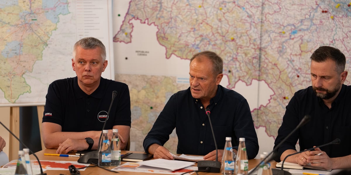 W Urzędzie Wojewódzkim we Wrocławiu 16 września było posiedzenie sztabu kryzysowego z udziałem m.in. premiera Donalda Tuska, Władysława Kosiniaka-Kamysza, Ministra Obrony Narodowej i Tomasza Siemoniaka, Ministra Spraw Wewnętrznych i Administracji