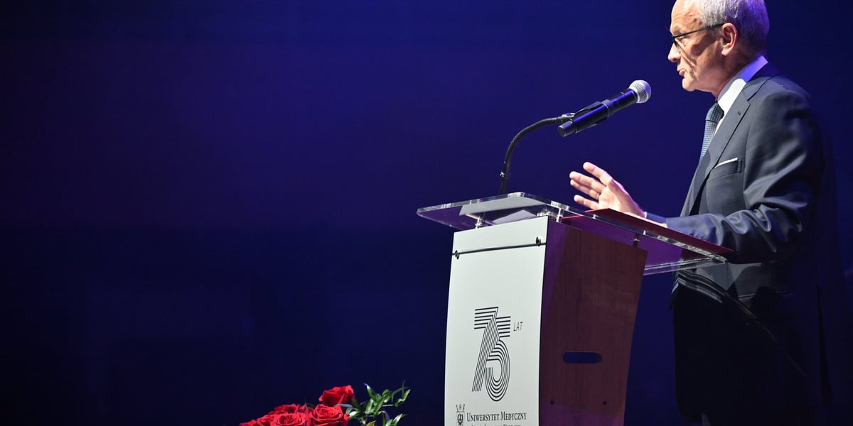 Gala z okazji 75-lecia Uniwersytetu Medycznego. Przemawia rektor prof. Piotr Ponikowski