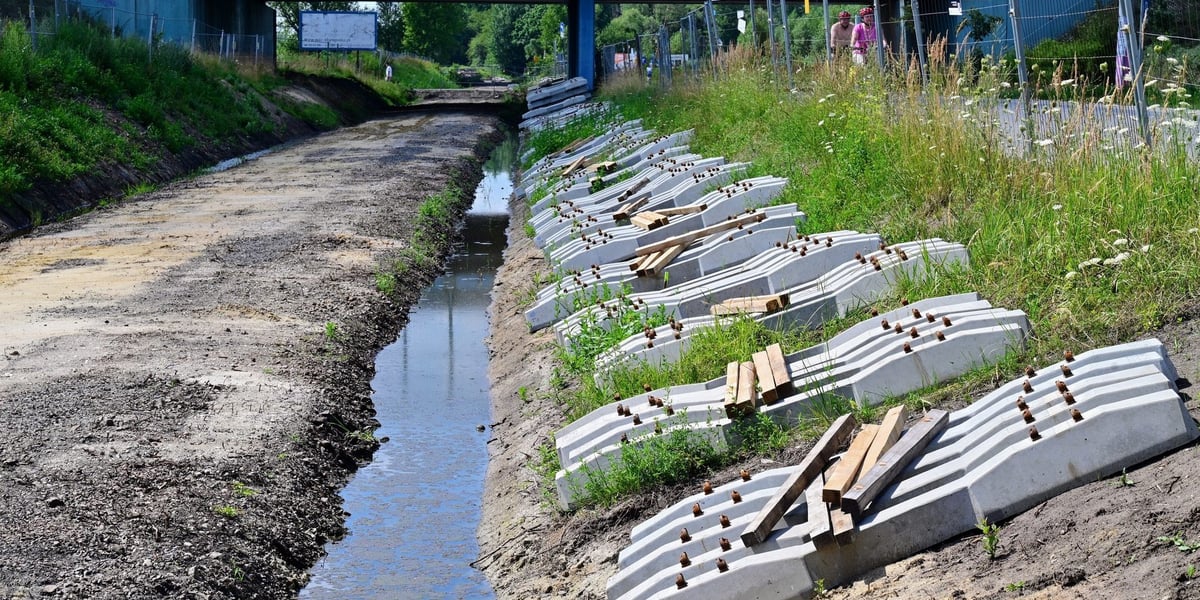 Zdjęcie z lipca 2025 roku. Miejsce budowy wojskowych torów kolejowych na Muchoborze Wielkim zostało objęte zakazem fotografowania. To najbardziej aktualna fotografia, jaką dysponujemy, sprzed wprowadzenia zakazu fotografowania tego miejsca