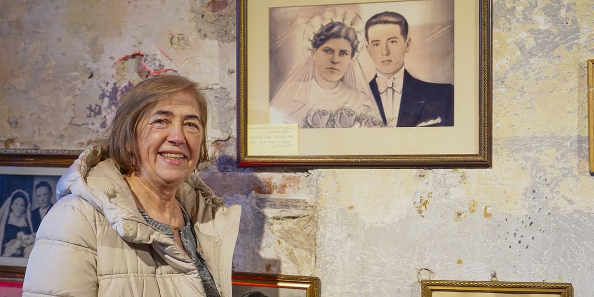 Wystawa „Monidła – portret ślubny” można zobaczyć do 12 kwietnia w Galerii MiserArt . Na zdjęciu jedna z uczestniczek wernisażu. 