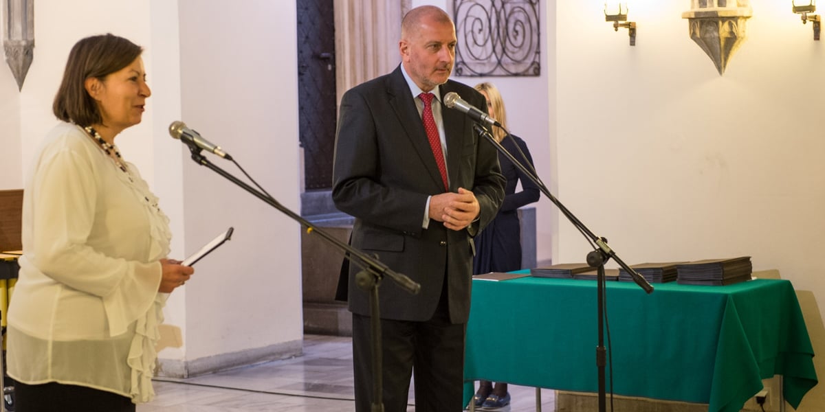 Prezydent Rafał Dutkiewicz na uroczystym wręczeniu dyplomów dla stypendystów w Ratuszu