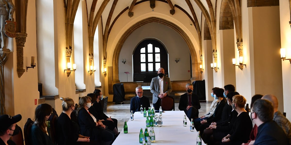 W ratuszu prezydent Wrocławia wręczył stypendia na realizację przedsięwzięć artystycznych