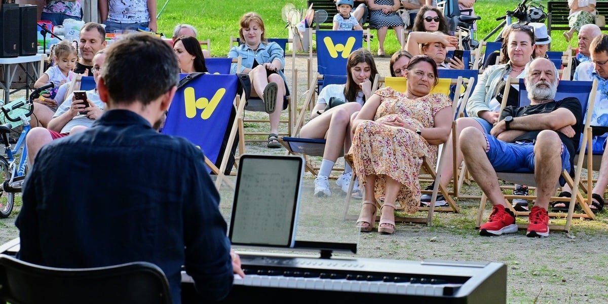 Pierwszy koncert z cyklu "Muzyka w podwórku" zabrzmiał na Gaju w tak zwanym parku Słonecznym 