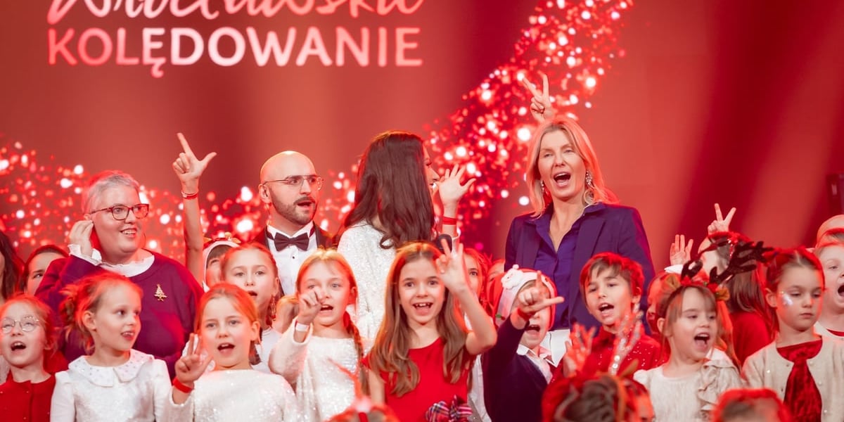 Wrocławskie Kolędowanie - Koncert dla Pokoju w Hali Stulecia 11 grudnia. Na scenie m.in. Renata Granowska, wiceprezydent Wrocławia, śpiewające dzieci i artyści