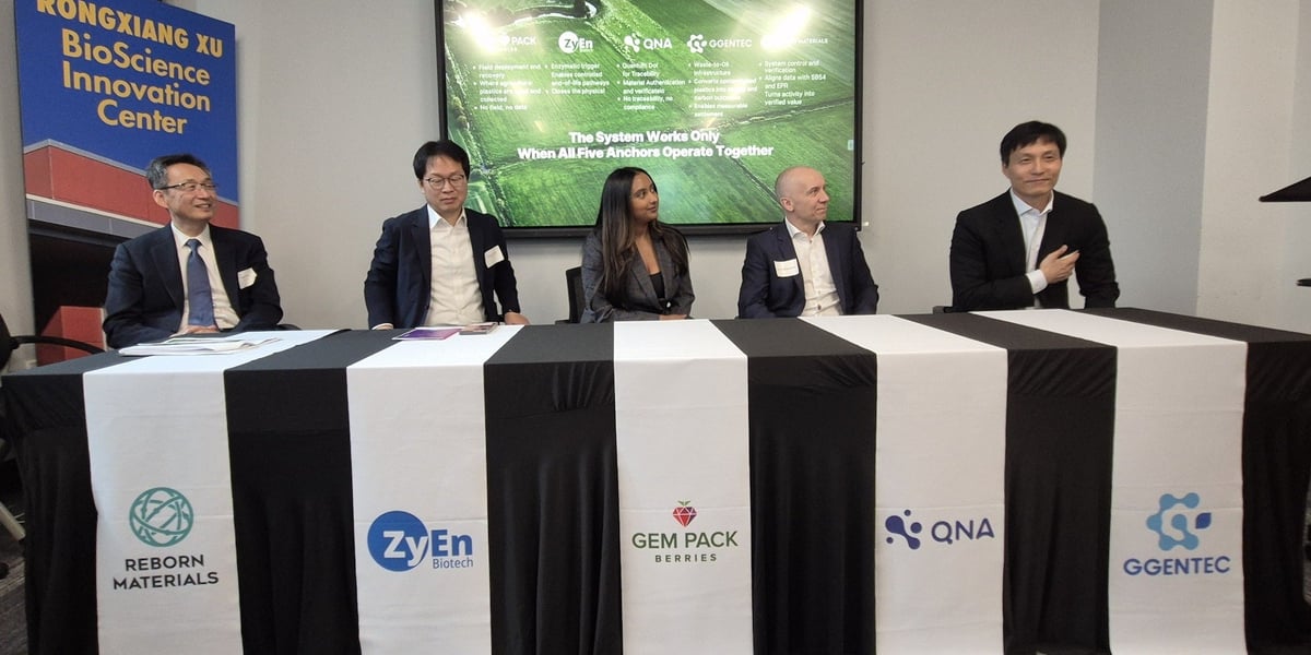 Przedstawiciele QNA Technology i Reborn Material.