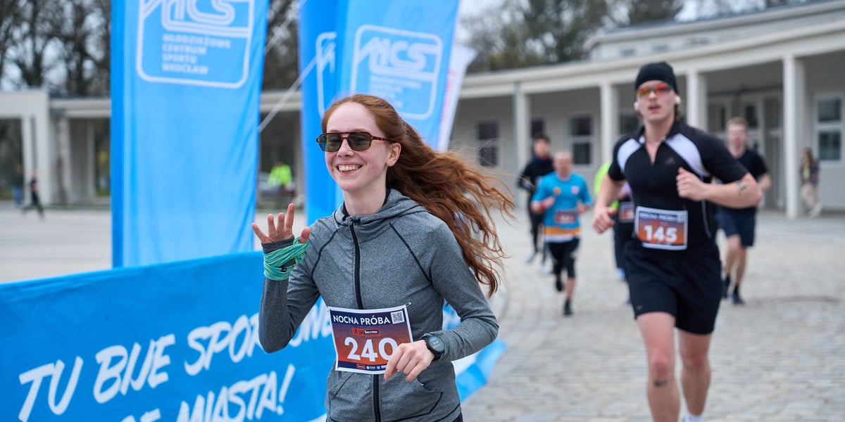 Uczestnicy jednego z biegów kontrolnych przed półmaratonem, Wrocław 12.04.2026