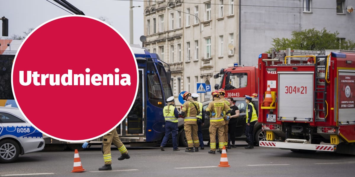 Kolizja samochodu osobowego z tramwajem, ul. Grabiszyńska. W kółku napis: utrudnienia
