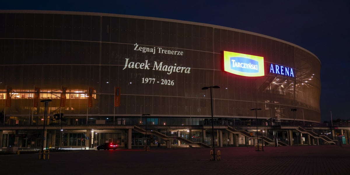 Tarczyński Arena z hołdem dla Jacka Magiery. Specjalny napis na membranie: „Żegnaj trenerze. Jacek Magiera 1977-2026" - 16.04.2026 r.