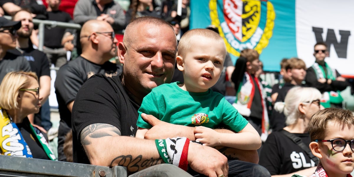 Zdjęcia z meczu Śląsk Wrocław - Znicz Pruszków. Kibice dopingują WKS - 18.04.2026 r.
